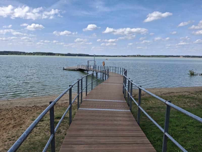 Der Bautzener Stausee schimmert golden