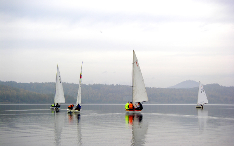 Herrenloses Segelboot auf Berzdorfer See