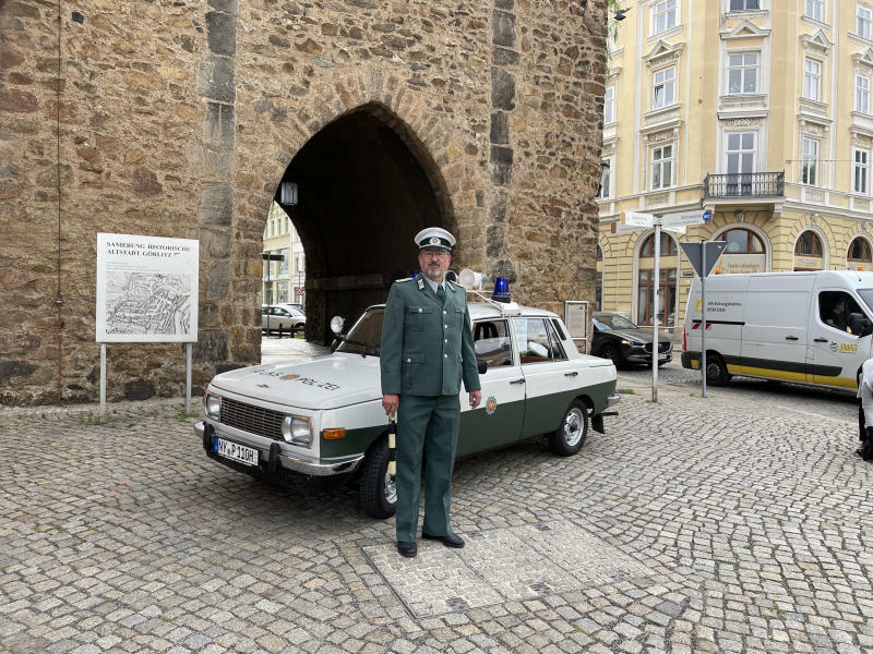 Herr VOPO regelt in Görlitz weiter den Verkehr