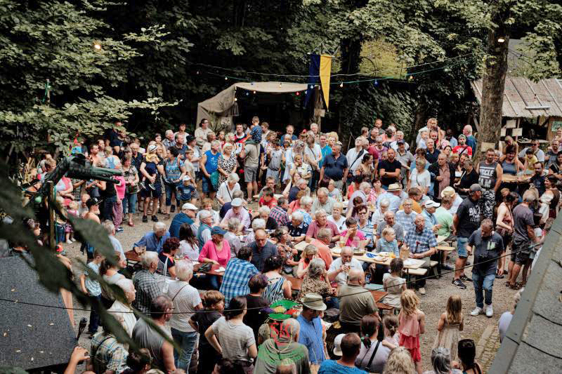 „Mittelalterliche Narredey“ im Schönbacher Hofepark 