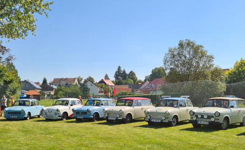 Oldtimertreffen an der Turnhalle Kottmarsdorf