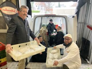 Löbauer Bäckerei spendet 1.281 Stollen für die Tafeln 